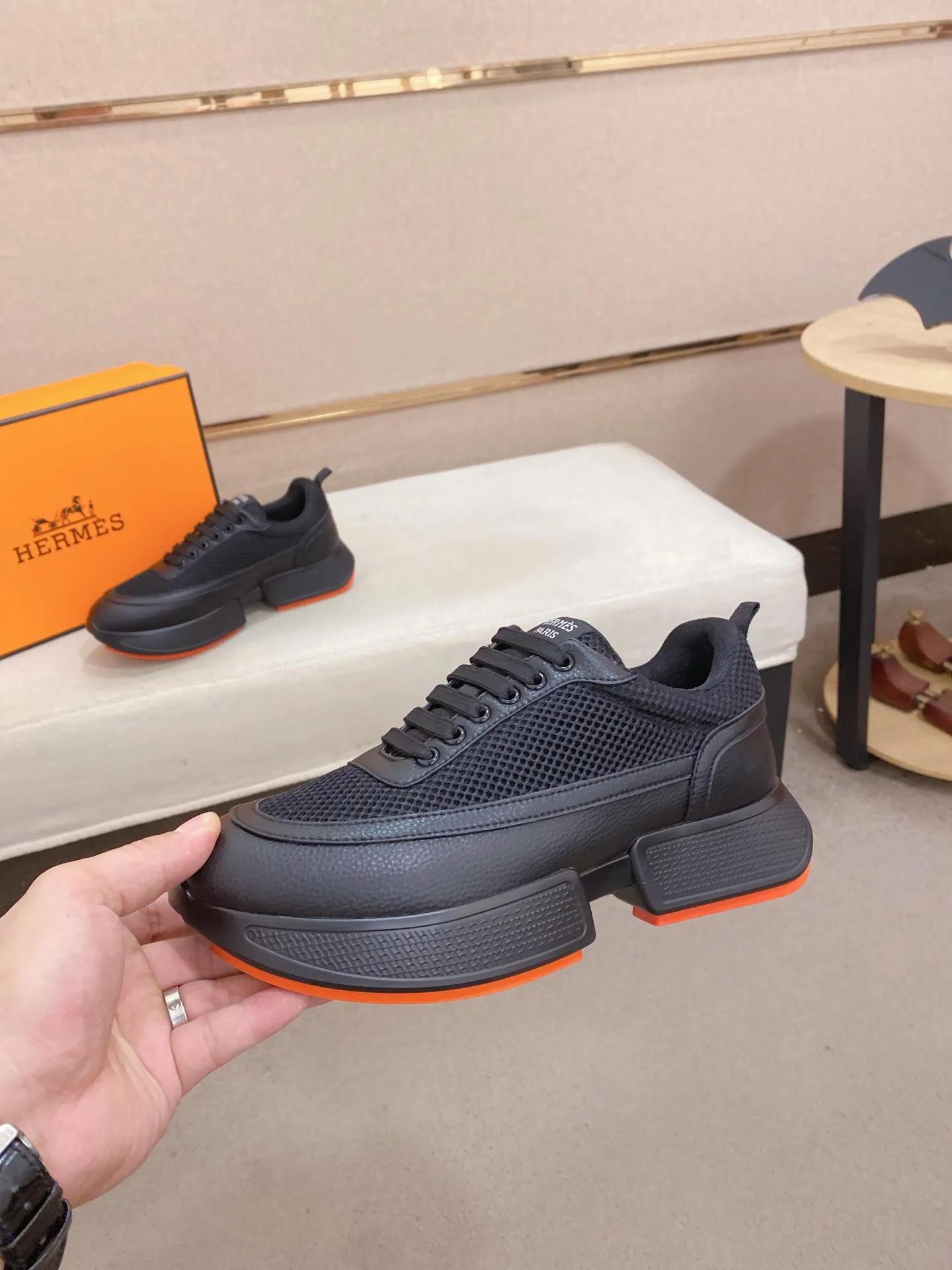 Men's clothing and shoes💰: 462💰《HERMES》【Classic Original Version】Hermès; Top 🔝 Purchasing Agency 🔍🔍Men's latest 🇺🇸 counters are on sale simultaneously, imported from Italy original ▲▲cowhide ▲▲ (high-end, extravagant and classy) ) Exquisite workmanship (Italian 🇮🇹 imported water-dyed 🐂 cowhide lining) sole: original sole provided by the original factory, ⚠️exclusive double-layer activity·TPR·rubber·combined molded outsole; super comfortable·wear-resistant·non-slip·environmental protection The real thing is more beautiful if you take the real thing (high quality, follow the order). You can enter and exit the counter at will * Number of yards: 38-44 (45 can be customized and cannot be returned or exchanged)